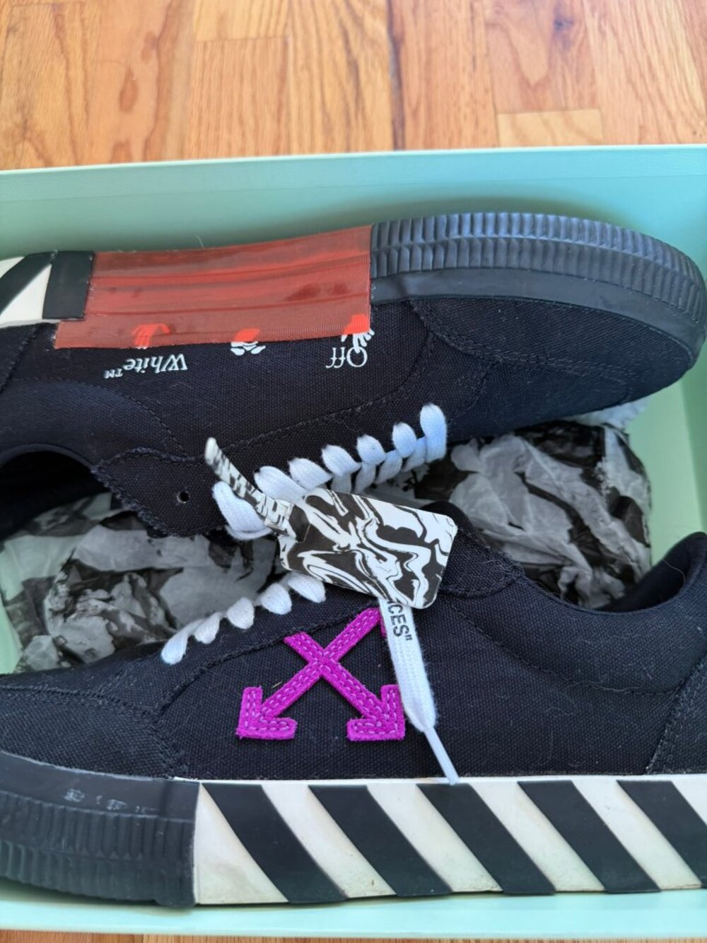 Off-White Omia Low Vulcanized Black Purple size 9.5 in box